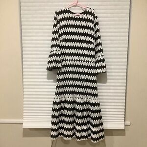 Gorgeous black and white dress